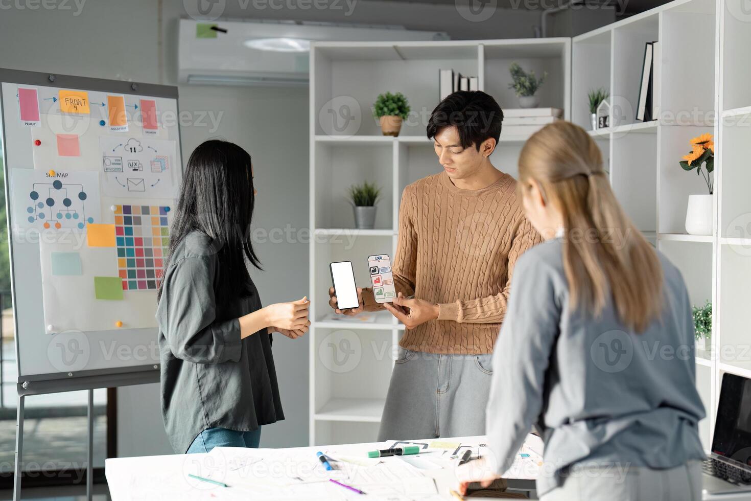 Interactive UX UI design presentation with mobile app mockup and team collaboration. photo