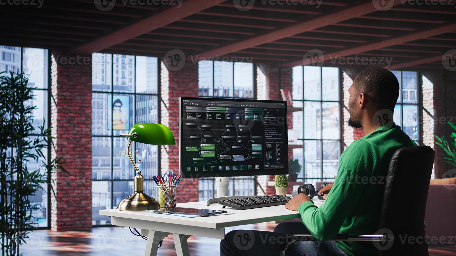 africano americano ingeniero a hogar trabajando en visual codificación en terminal ventana, mecanografía programación idioma y revisando el notas árbol. eso experto utilizando depuración algoritmos a reparar errores cámara b. foto