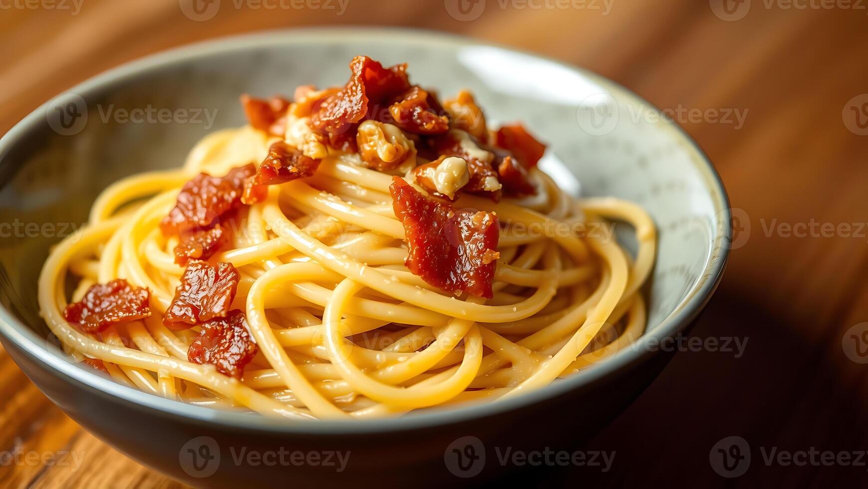 cremoso espaguetis con crujiente tocino Adición foto