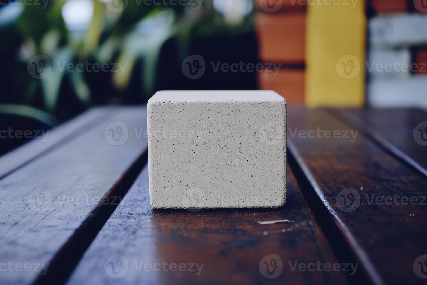 sencillo hormigón bloquear descansando en de madera mesa en un relajado al aire libre ajuste durante luz foto
