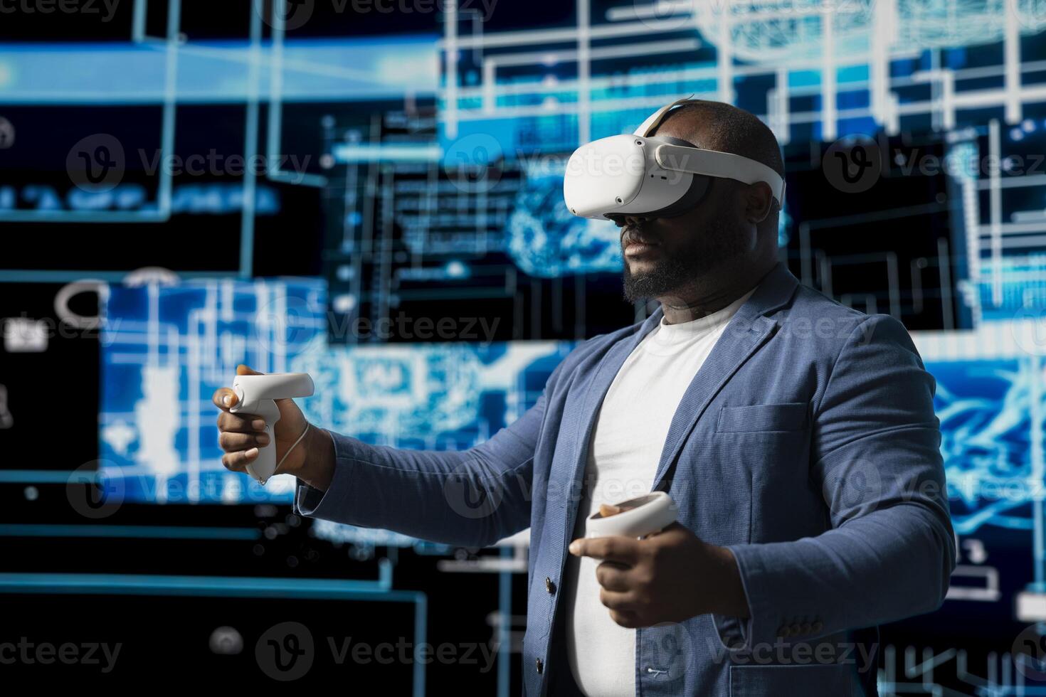 negro eso técnico trabajando en profundo aprendizaje con virtual realidad auriculares, implementar ai modelos y datos visualización sistemas vía neural redes programación y nube informática. foto