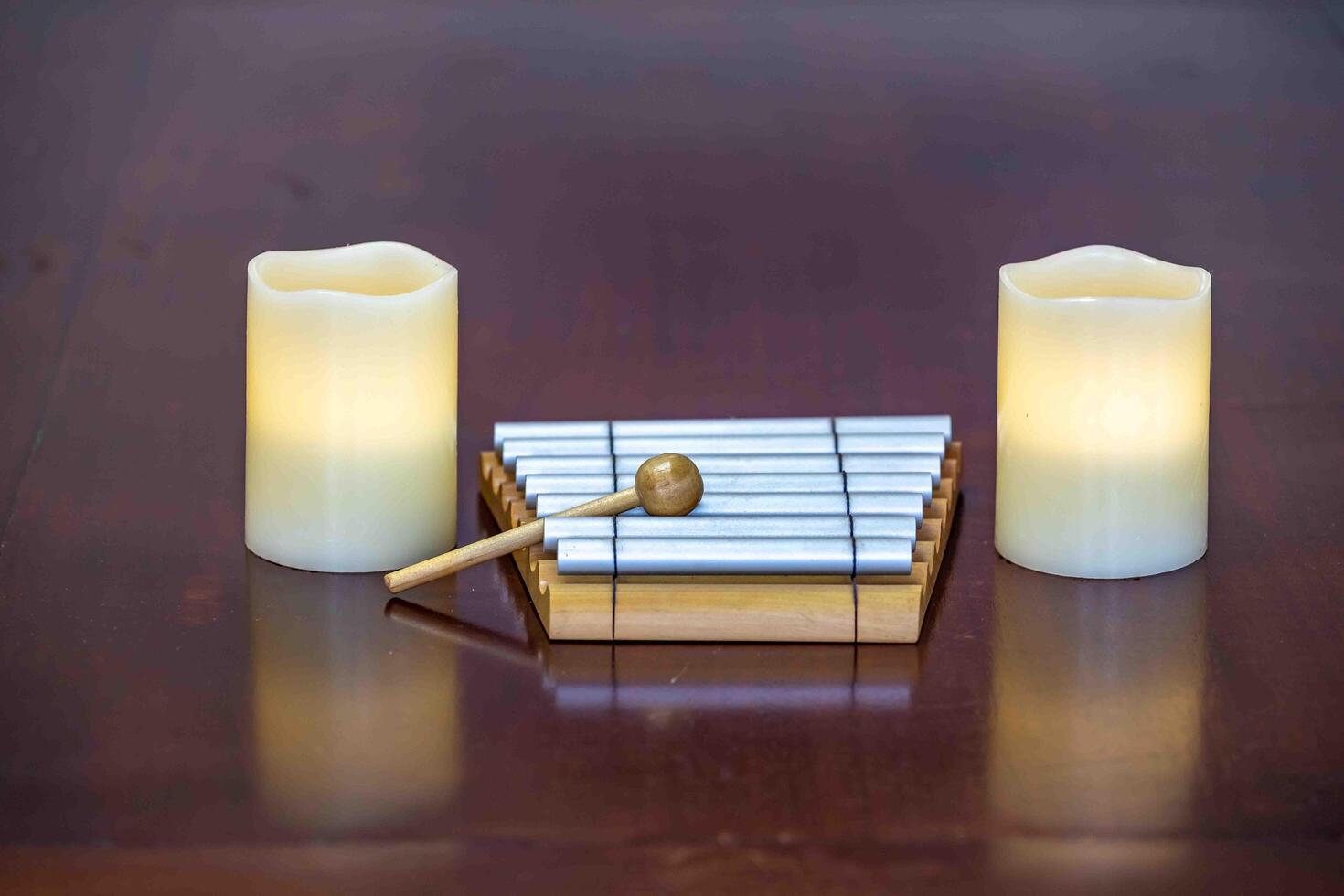 Still life style photography, with a mix of random objects arranged in an artistic way hy photo