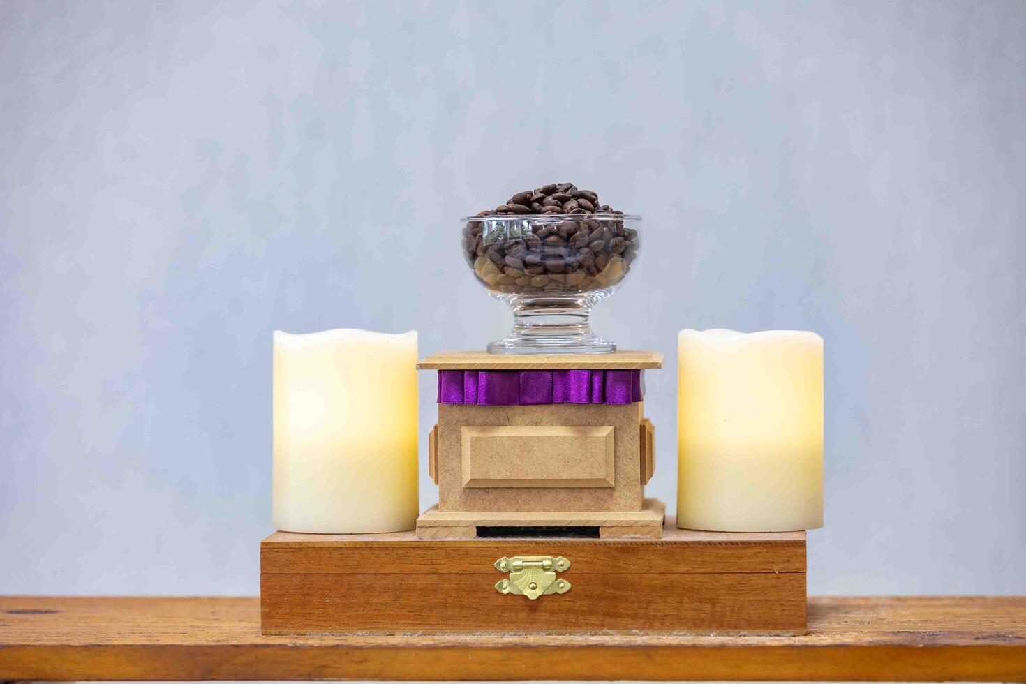 Still life style photography, with a mix of random objects arranged in an artistic way v photo