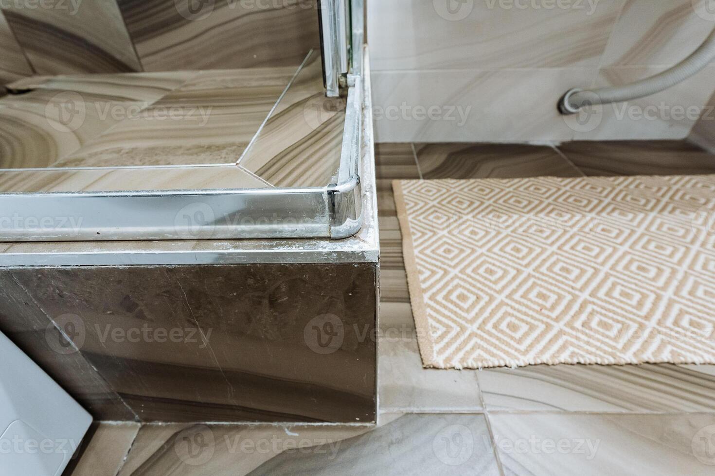 observed caulk decay and stained tiles at corner, documenting seal deterioration and residue at shower edge, inspector noting worn caulk and stained tiles at shower corner with grout residue photo