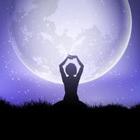 Mujer en pose de yoga contra un cielo iluminado por la luna vector