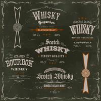 Etiquetas de whisky y sellos en el fondo de la pizarra vector