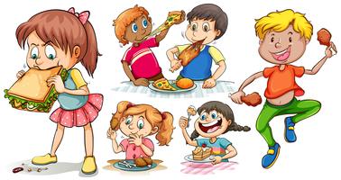Un conjunto de niños comiendo comida rápida