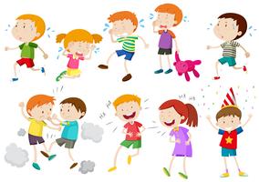 Conjunto de niños llorando y peleando. vector