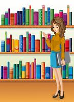 Una señora sosteniendo una carpeta de pie frente a los estantes de madera con libros vector