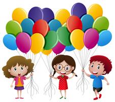 Tres niños sosteniendo globos vector