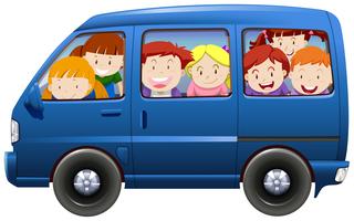 Niños teniendo carpool en camioneta azul vector