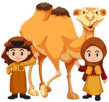 Niño y niña de pie con camello vector