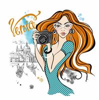 Chica turista con una cámara tomando fotos de las atracciones de Venice.Travel. Italia. Vector. vector