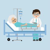 Visita a la paciente anciana del paciente acostada en una cama médica.
