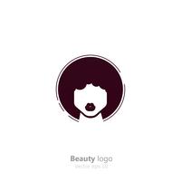 Logotipo del salón. Para mujeres con piel oscura. Logotipo de belleza de peinados afro. Vector ilustración plana