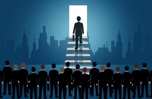 Empresarios suben las escaleras hasta la puerta de la luz vector