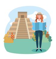Mujer con sombrero con mapa en frente del templo de inscripción vector