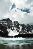 lago louise congelado, parque nacional de banff