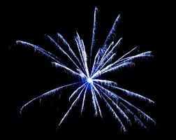 Fuegos artificiales en el cielo. celebración de Año Nuevo.