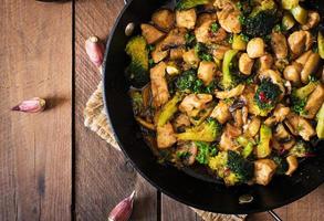 Stir fry chicken with broccoli and mushrooms - Chinese food photo