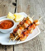 Grilled chicken skewers with lemon