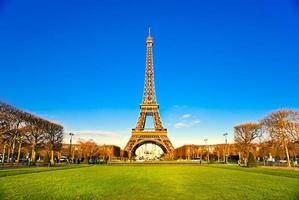 Torre Eiffel al amanecer, París.