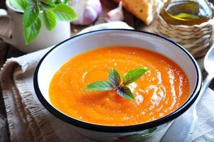 Vegetarian pumpkin soup with garlic, basil and olive oil