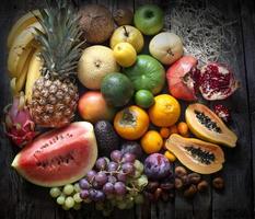 frutas exóticas variedad bodegón foto