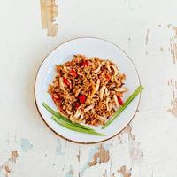 arroz frito con mariscos. cocina asiática. foto