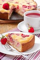 pastel francés (quiche) con fresas foto