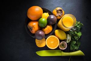 batido de frutas tropicales y exóticas, concepto de dieta