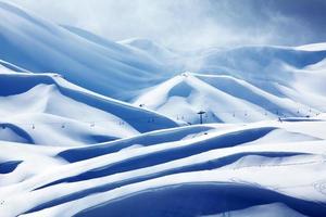 estación de esquí de montaña de invierno foto