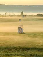 niebla sobre el campo de golf
