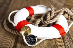 lifebuoy with rope and binoculars skarbt