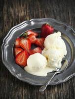 Vanilla Ice Cream with strawberry