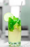 Cocktails with lime and mint