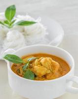 carne de cangrejo al curry con fideos de arroz foto