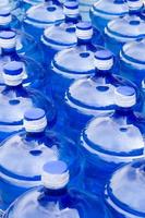 botellas de agua foto