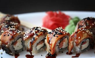 la comida japonesa es sushi foto