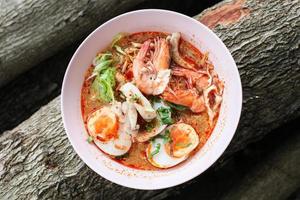 tom yum kung comida tailandesa especia y delicioso foto