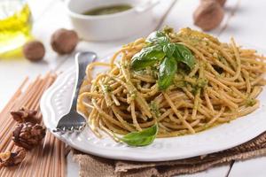 spaghetti with walnut pesto photo