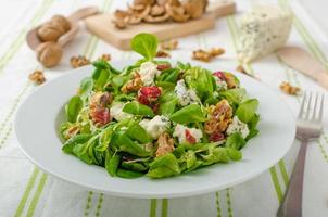 Salad with blue cheese and balsamic dressing