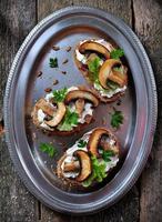 sandwich with goat cheese, roasted mushrooms and lettuce