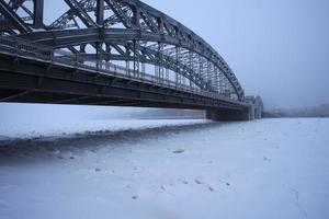 Peter el gran puente en invierno foto