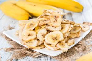 comida saludable (chips de plátano) foto
