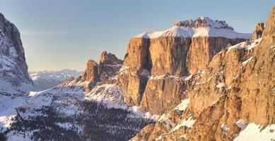montañas de invierno en los Alpes italianos