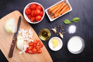 ingredientes para sopa de tomate foto