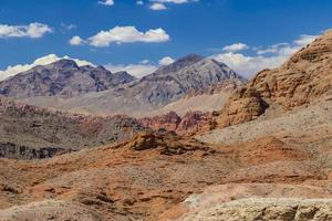 Rocas rojas en el parque estatal Valley of Fire, Nevada, EE.UU.