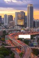 paisaje que construye el distrito financiero moderno de Bangkok. en forma de s