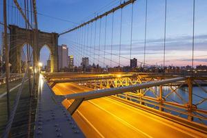 Puente de Brooklyn al amanecer. foto